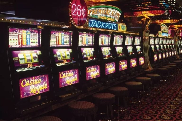 Microgaming live-dealer blackjack studio on 333v